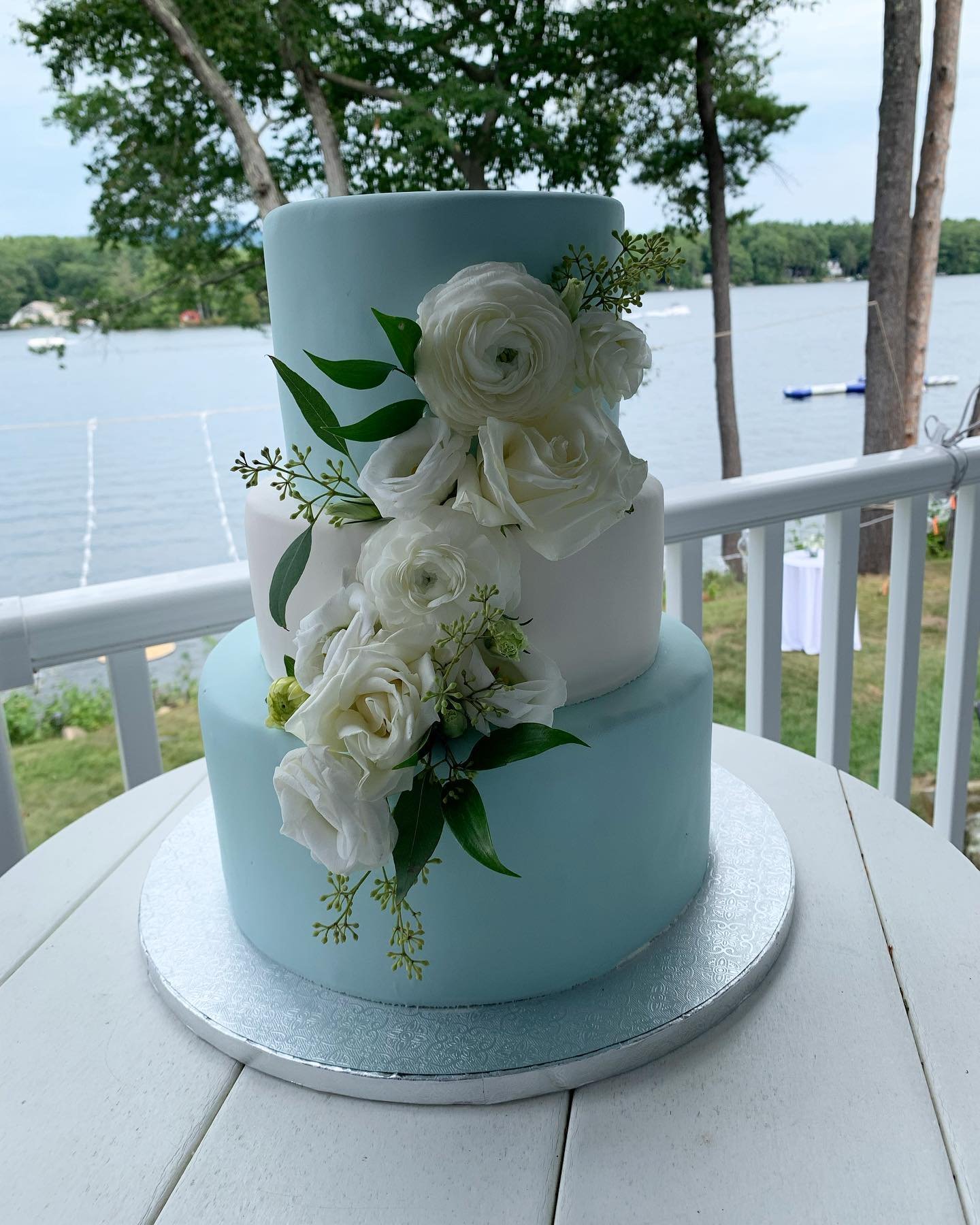 Elegant three-tiered cake with flowers.